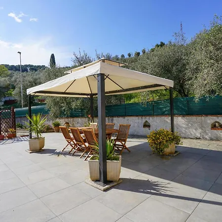 Lovely Home In Imperia With Wifi Vakantiehuis *